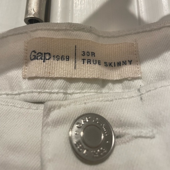 Gap White Skinny Jeans, 30R- make an offer! - Picture 2 of 3